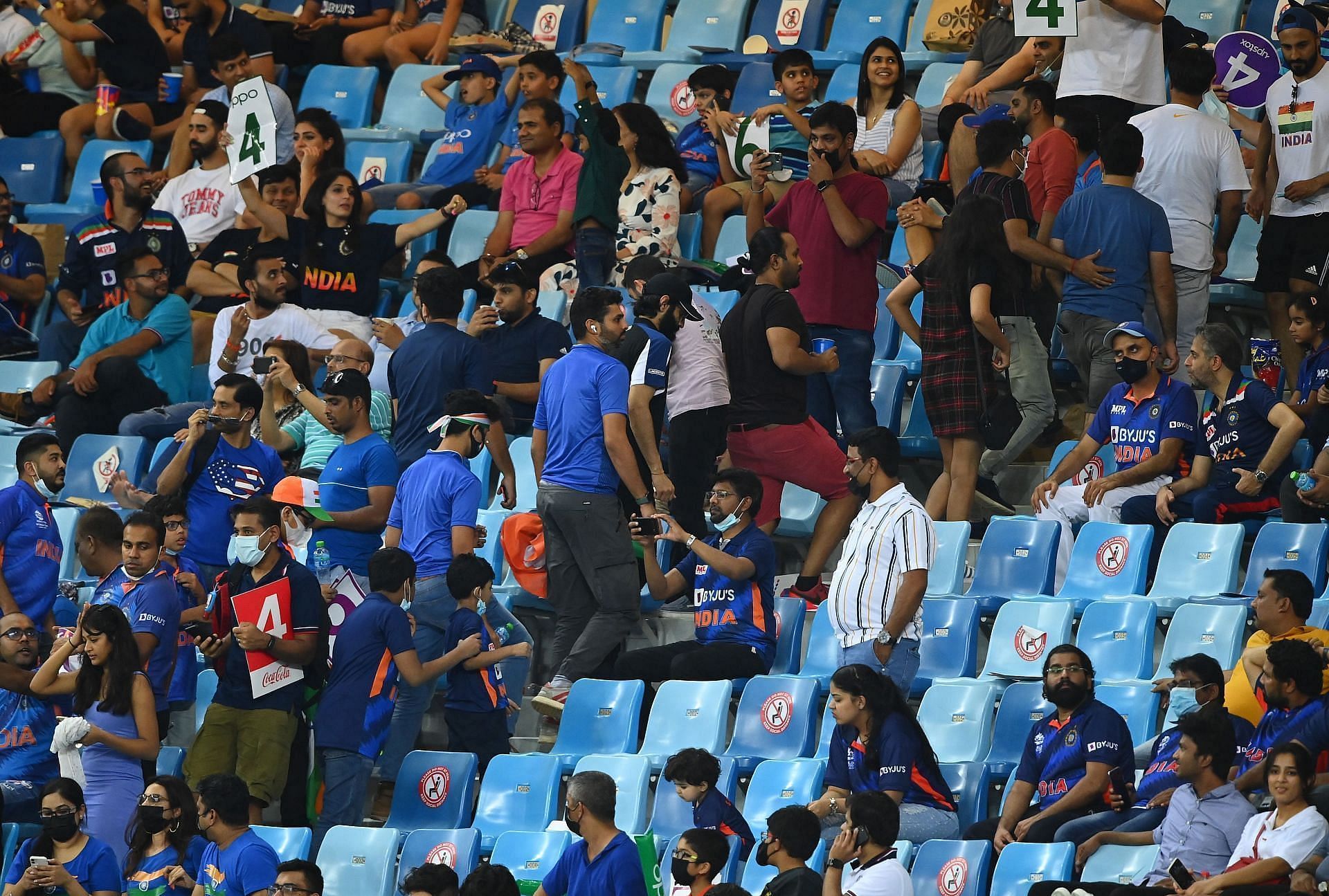 भारतीय टीम की लगातार दो हार के बाद फैंस काफी निराश हैं
