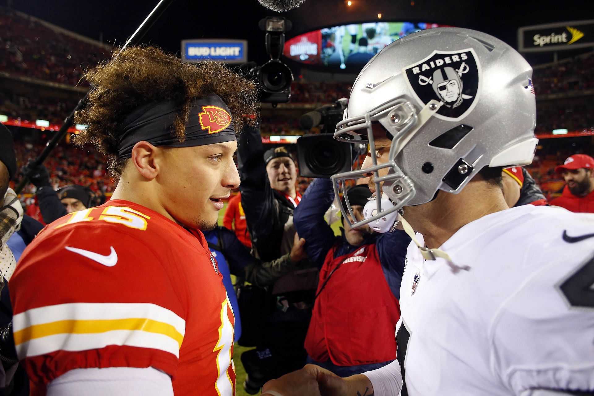 Patrick Mahomes (L) and Derek Carr are set to do battle in a crucial divisional showdown this weekend (Photo: Getty)
