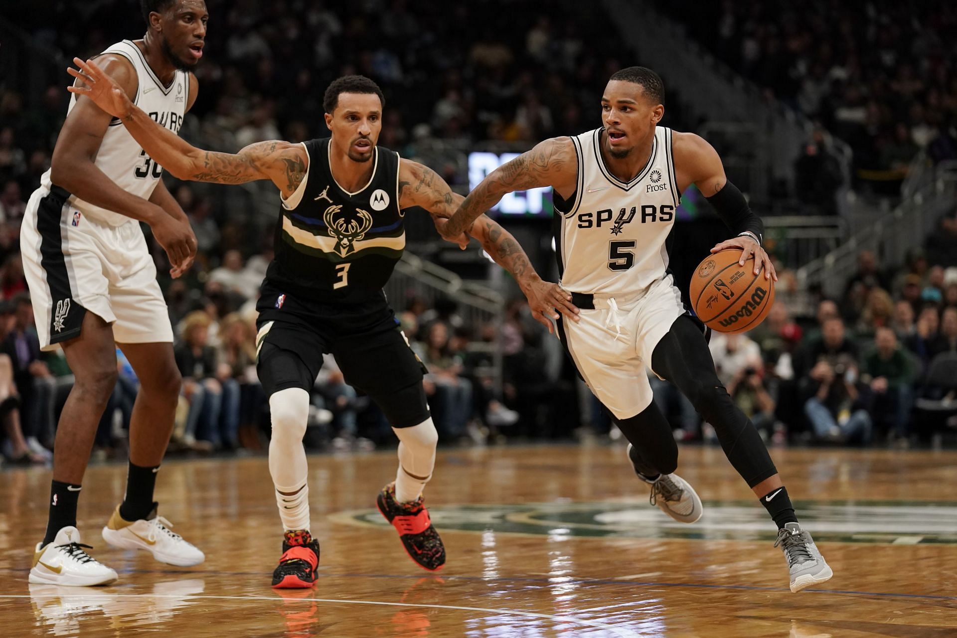 Dejounte Murray needs help from the rest of the roster of the San Antonio Spurs