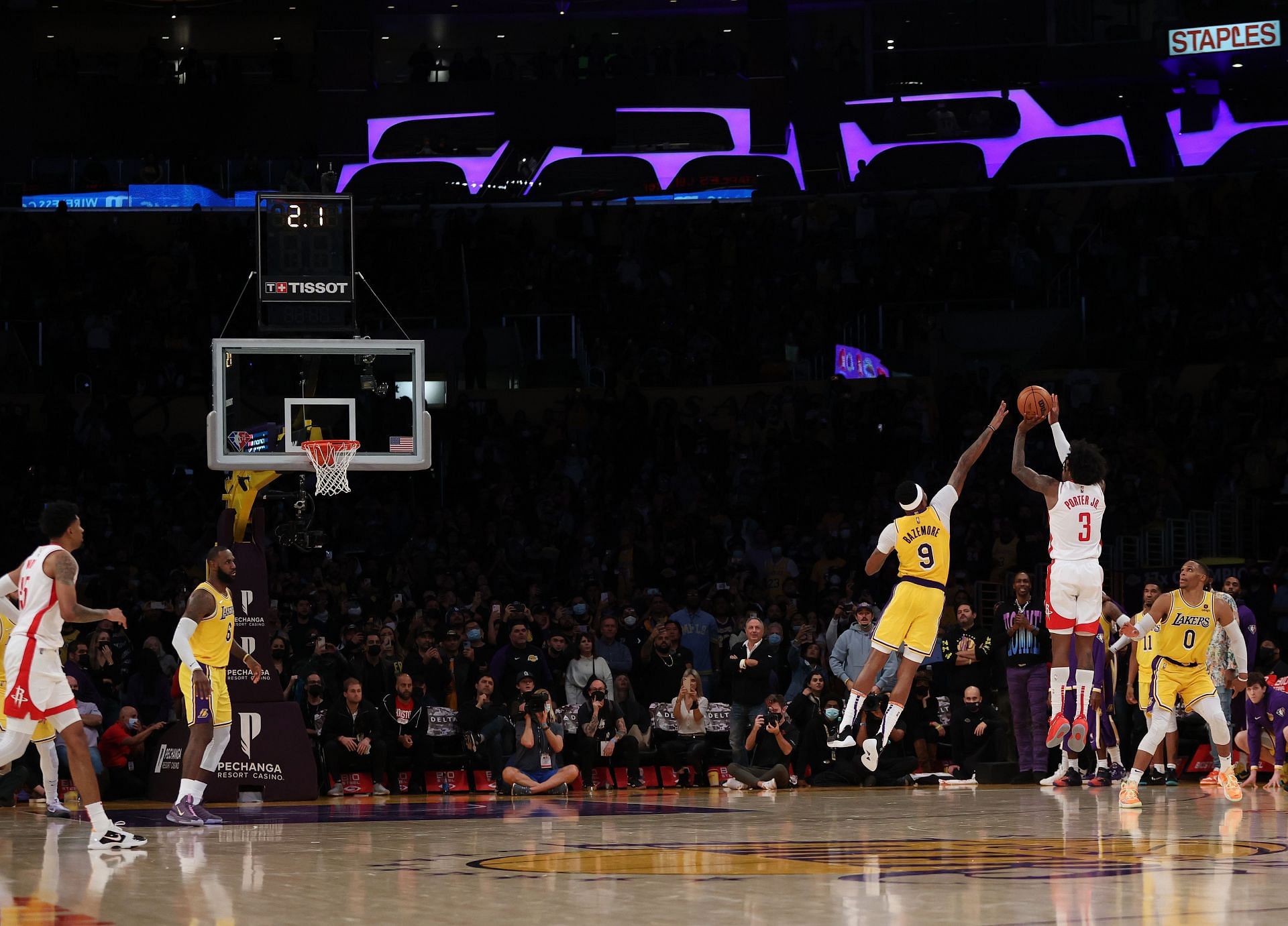 Kevin Porter Jr. of the Houston Rockets missed the potential game-winning basket against the LA Lakers