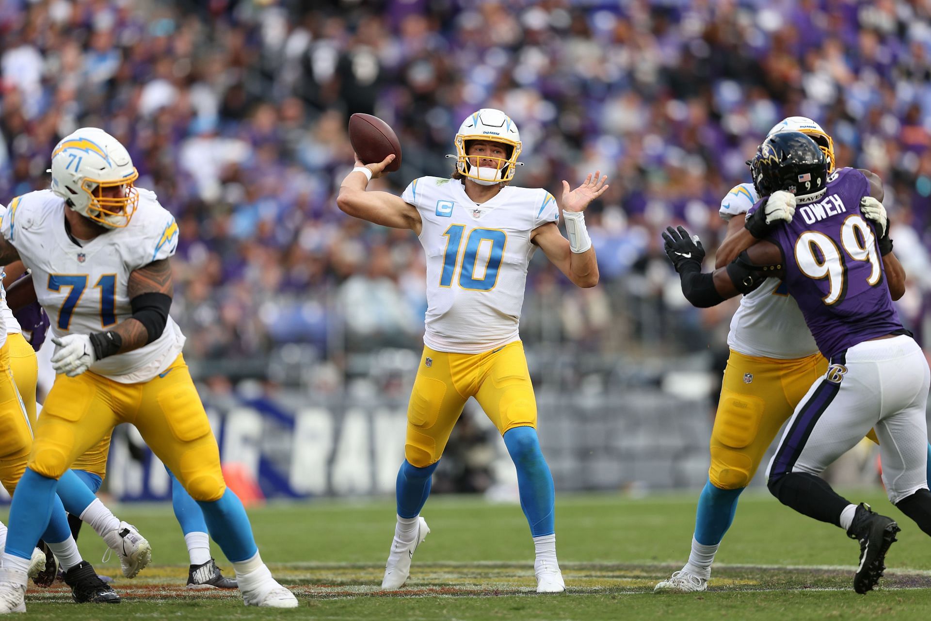 Los Angeles' Justin Herbert has 3 TDs, Chargers beat Eagles 27-24