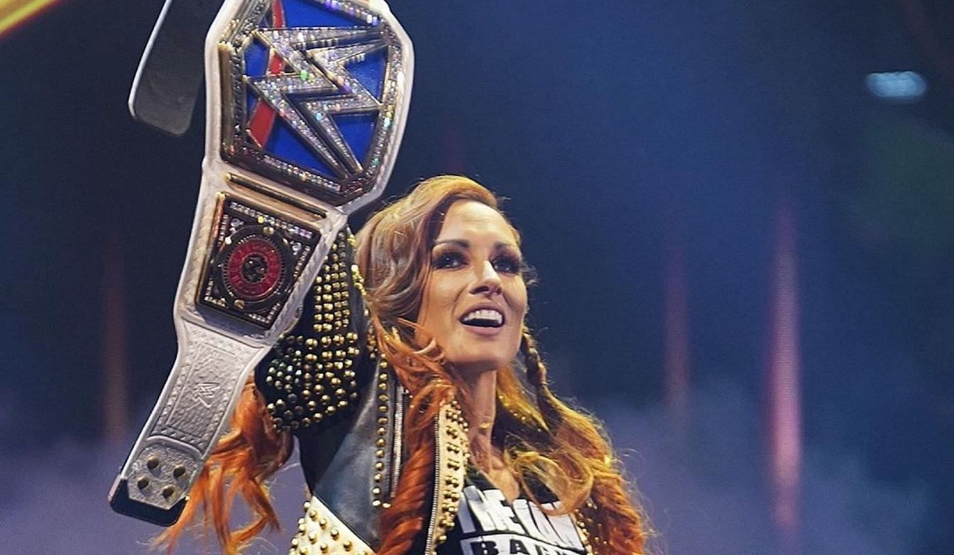 Becky Lynch with the SmackDown Women&#039;s title