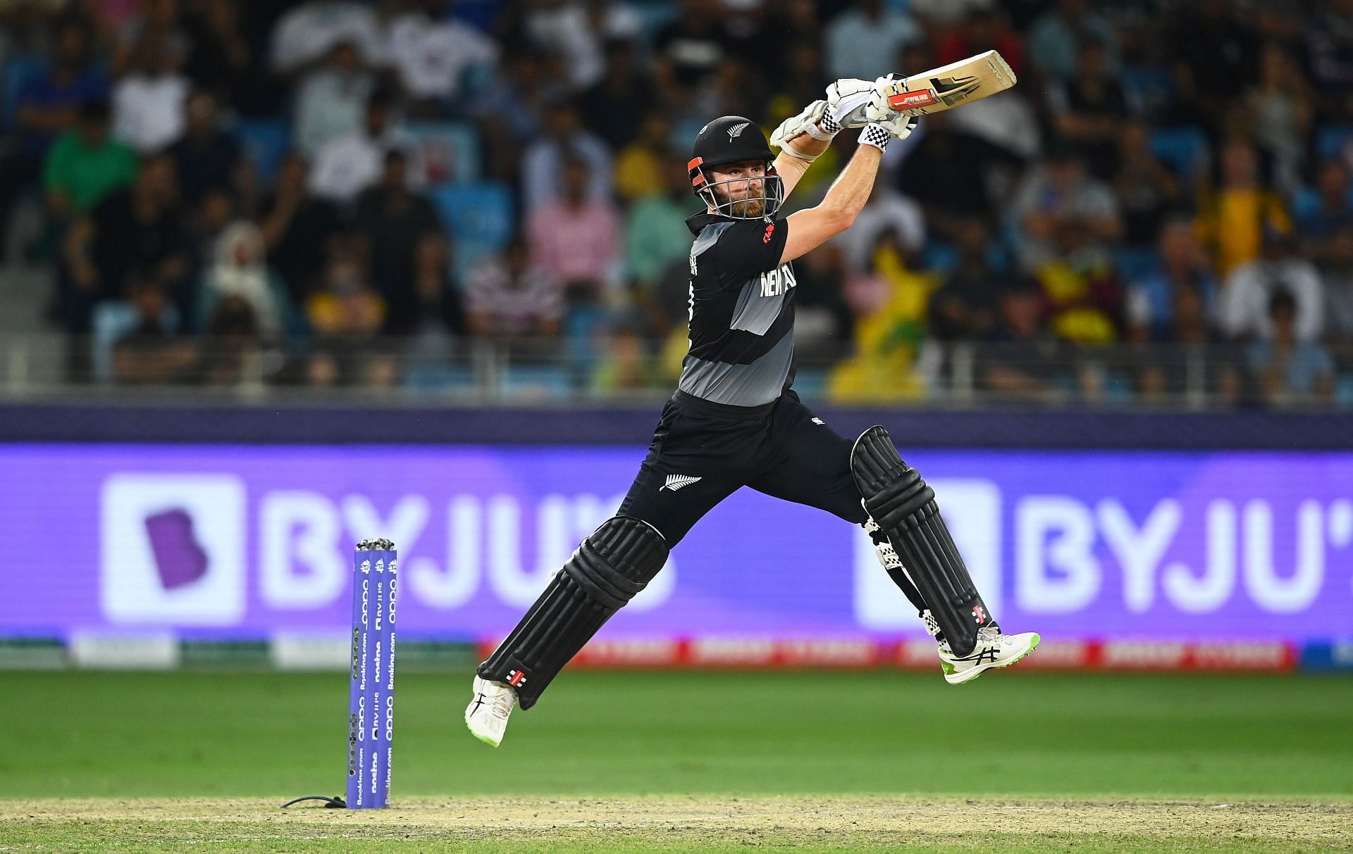 Aakash Chopra pointed out that Kane Williamson was waging a lone battle