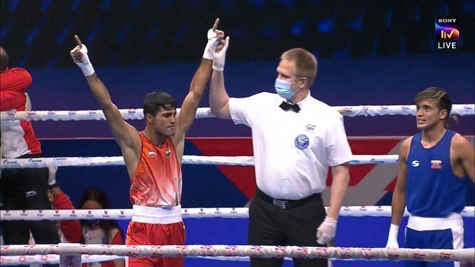 Akash Kumar advances to the semifinal and confirms a medal for India. (&copy;Screengrab/SonyLiv)