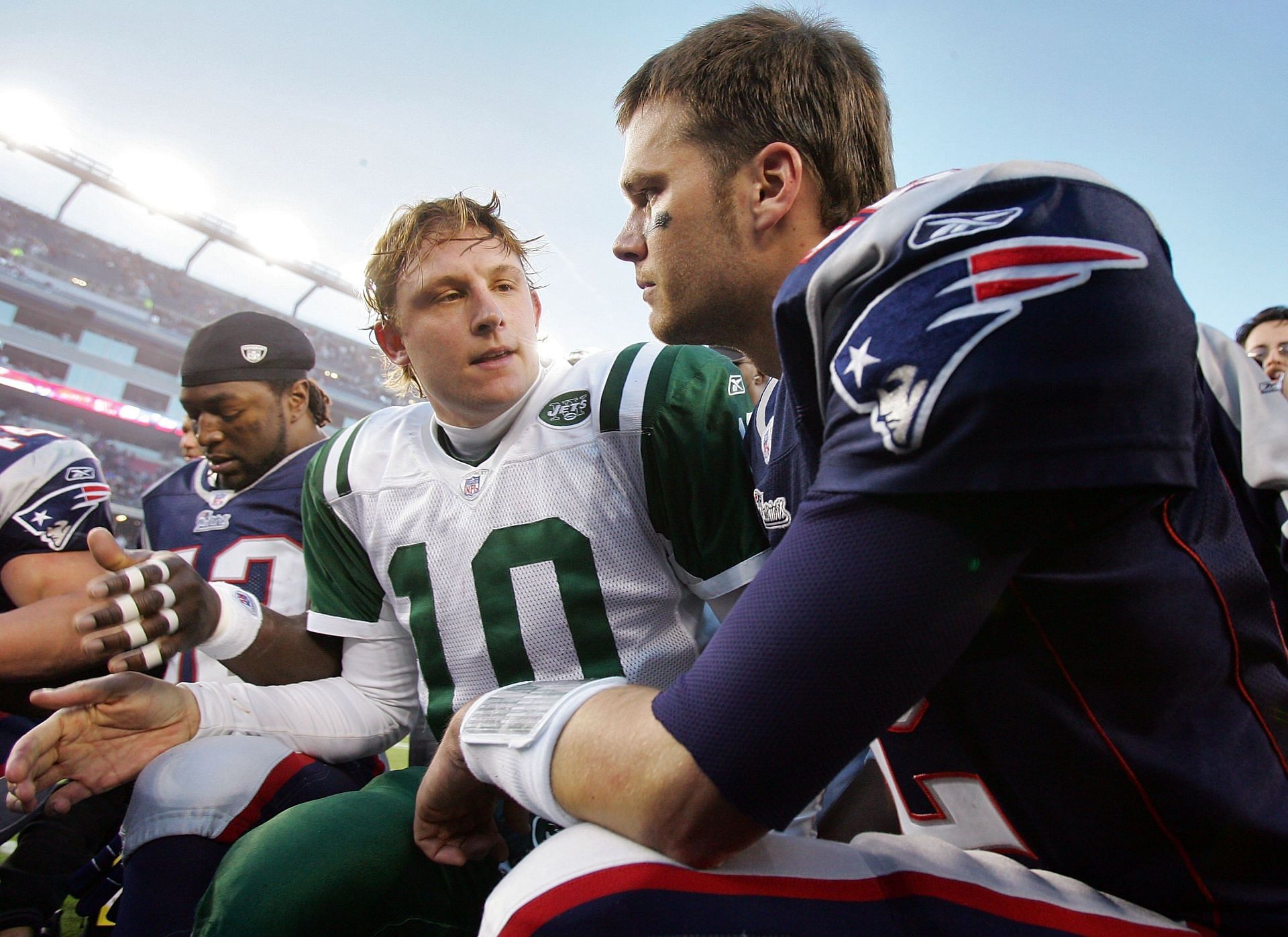 Brady and Pennington engage in prayer after the 2007 AFC Wild Card playoffs (Photo: Getty)