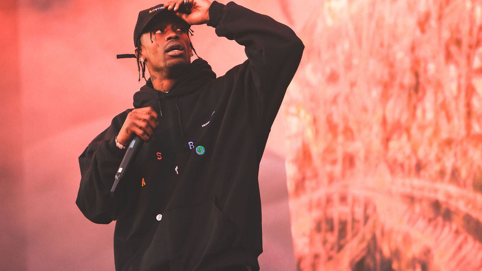 Security Officer at Travis Scott&#039;s Astroworld was &quot;injected&quot; with drug at the venue (Image via Getty Images)