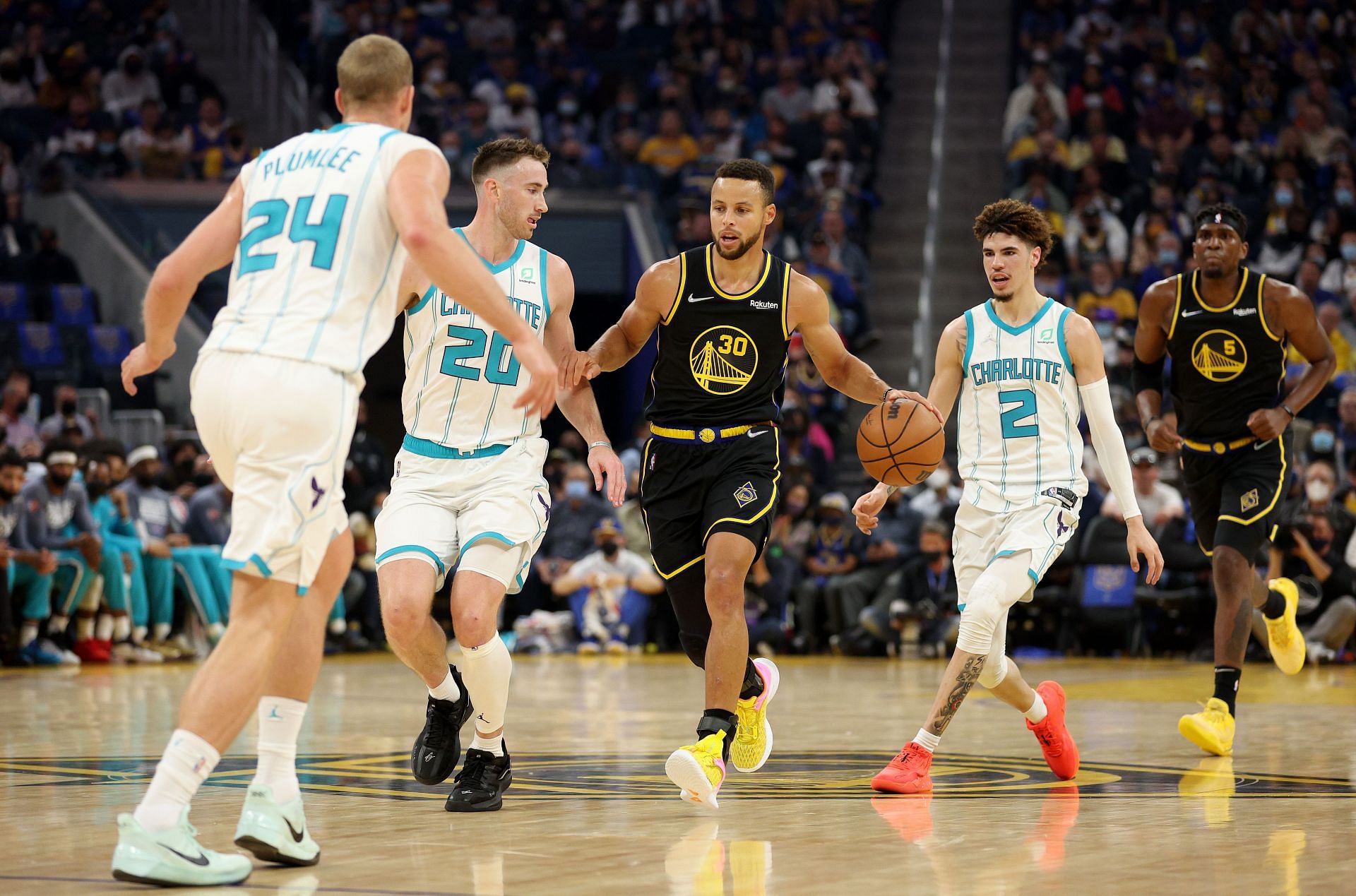 Golden State Warriors Stephen Curry #30, dribbling through the Charlotte Hornets defense