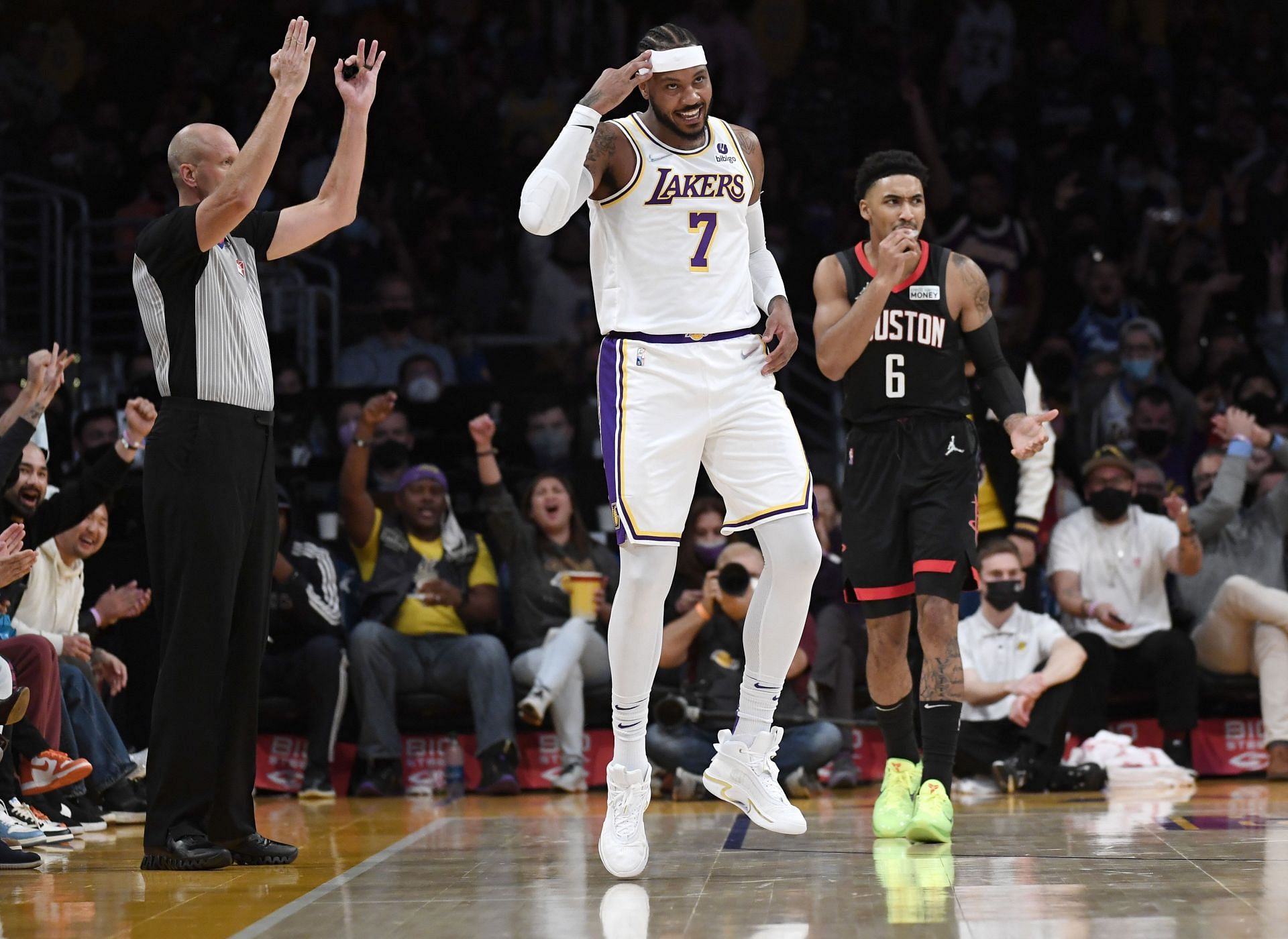 Carmelo Anthony&#039;s all-round performance helped the Lakers to an easy win versus the Rockets