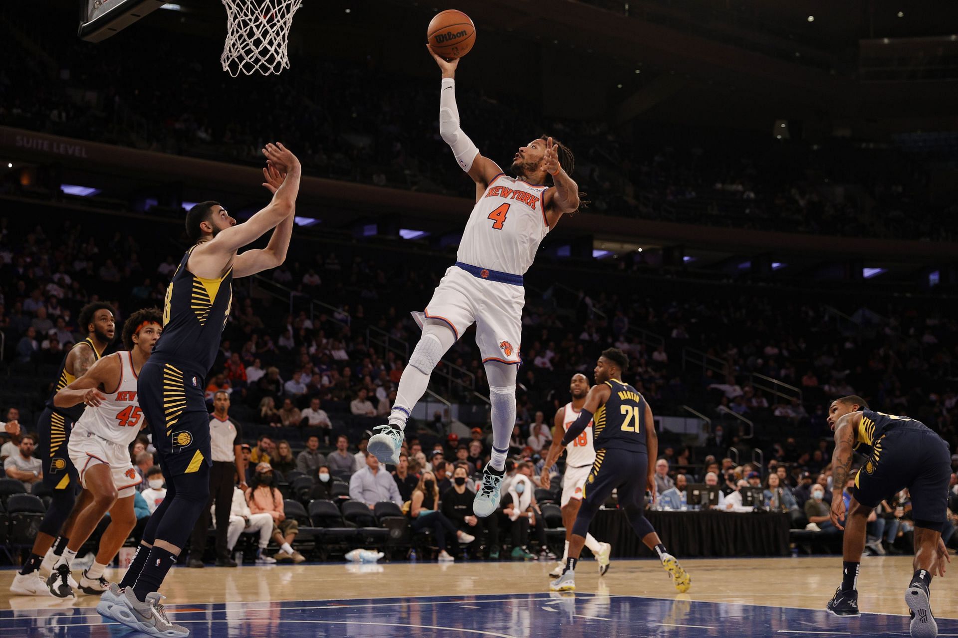 New York Knicks guard Derrick Rose #4 going up for a layup