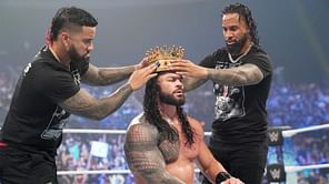 5 things WWE SmackDown got right this week: Roman Reigns kneels; Toni Storm makes an impact