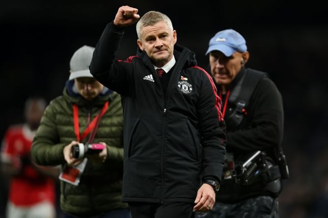 Manchester United Transfer News Roundup: Ole Gunnar Solskjaer slams Cristiano Ronaldo critics; Red Devils turned down chance to renew Paul Pogba's contract, and more - 5th November 2021