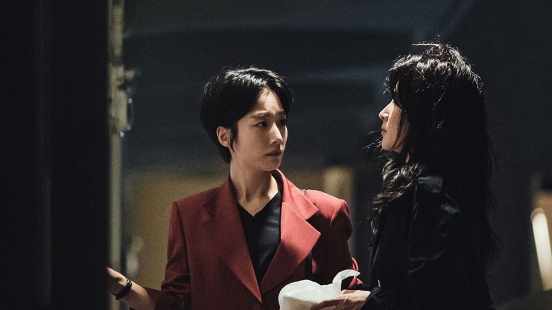 A still of Kyung Yi in Inspector Koo, episode 1 (Image via JTBC drama/Instagram)