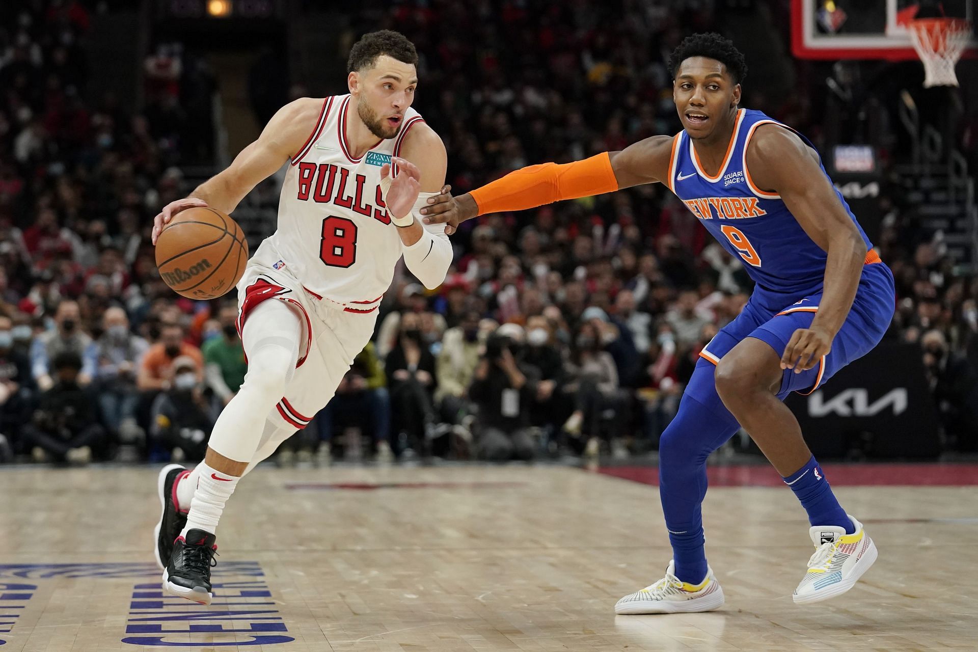 RJ Barrett (#9) New York Knicks vs Zach LaVine (#8) of the Chicago Bulls