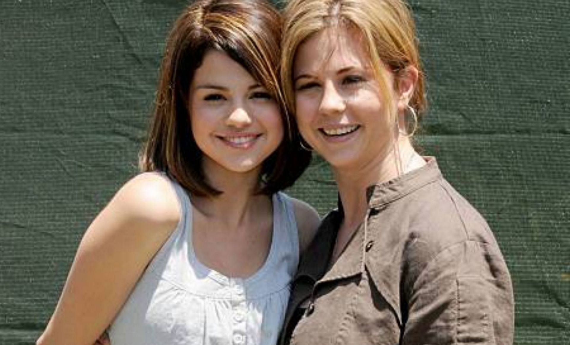 Selena Gomez with her mother, Mandy Teefey (Image via Gettyimages)