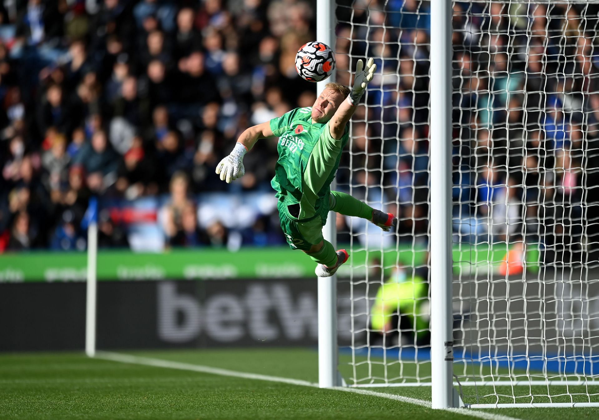 Aaron Ramsdale with a jaw-dropping save to deny James Maddison during Leicester City v Arsenal - Premier League