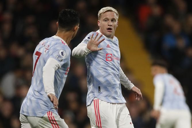 “Bloody ridiculous that he’s not starting” - Manchester United fans hail midfielder for impressive cameo despite 4-1 defeat