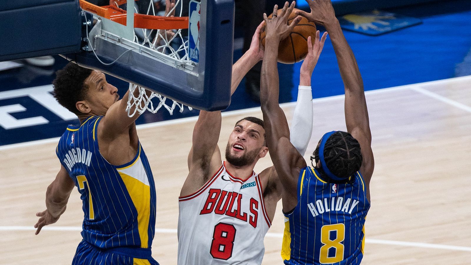 The Indiana Pacers and the Chicago Bulls will meet for the first time this season on Monday at the United Center [Photo: NBC Sports]