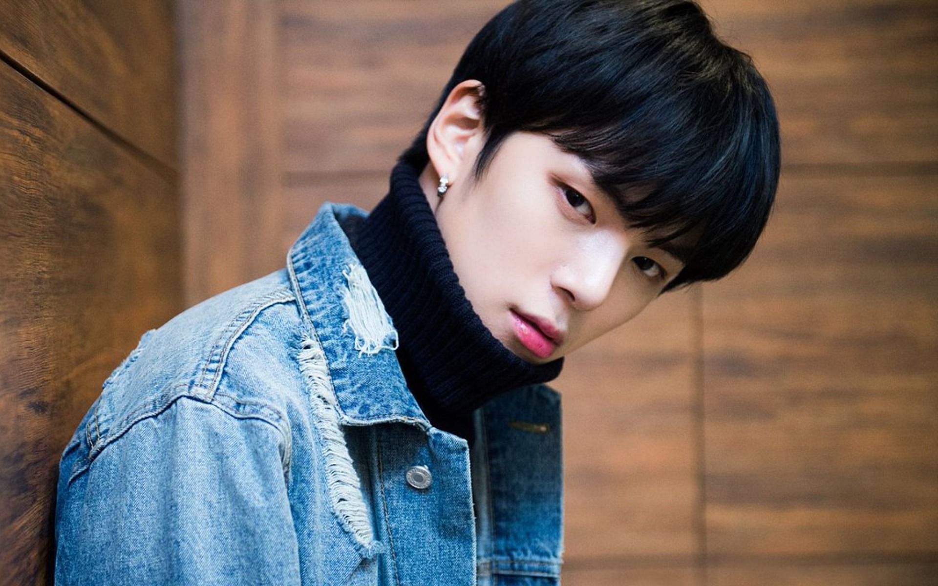 Monsta X&#039;s Minhyuk calls out an obsessive fan for incessantly calling him (Image via NAVER X Dispatch)