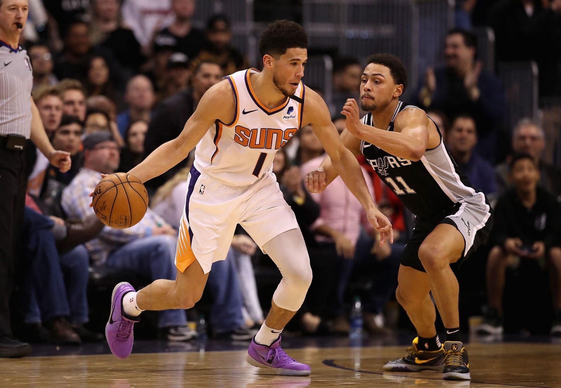 San Antonio Spurs will host the Phoenix Suns on Monday night.