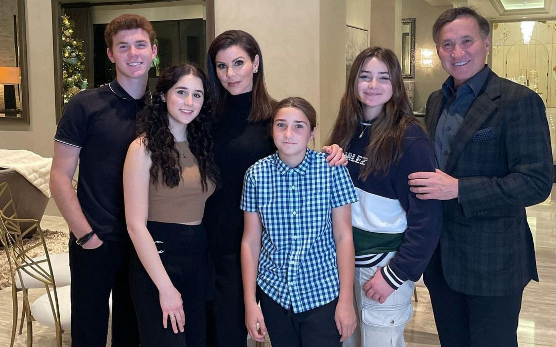 RHOC star with her family (Image via Heather Dubrow/Instagram)