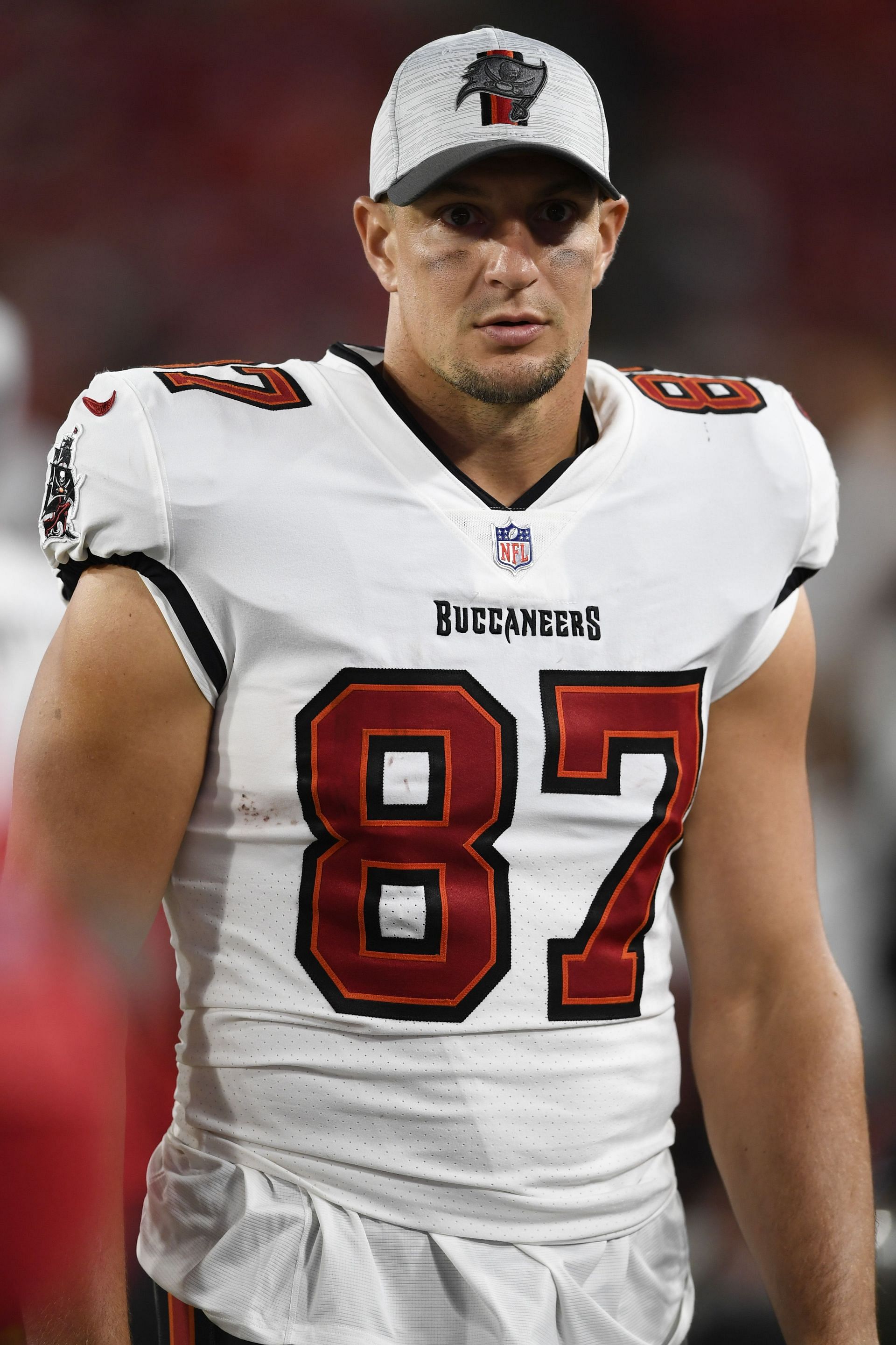 Rob Gronkowski injury: Bucs TE suffers injury in Week 3, returns late in  third quarter after x-rays - DraftKings Network