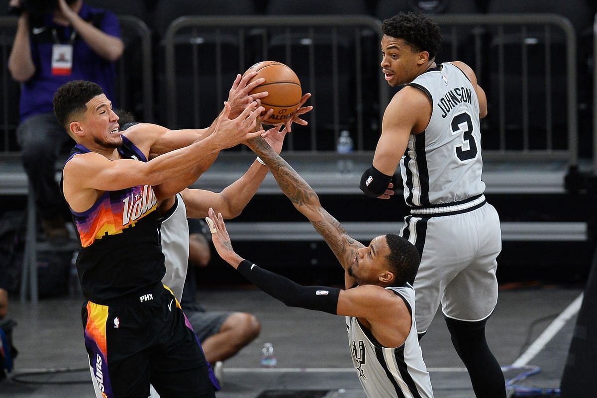 The Phoenix Suns are looking to extend their NBA-best 12-game winning streak against the San Antonio Spurs on Monday [Photo: Pounding the Rock]