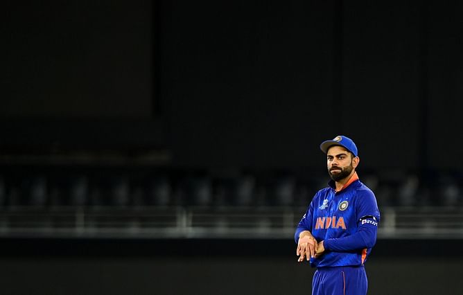 "विराट कोहली को तीनों ही प्रारूपों में भारतीय टीम की कप्तानी छोड़ देनी चाहिए"