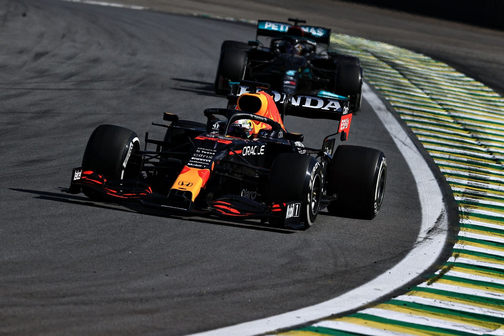 Max Verstappen trailed closely by Lewis Hamilton at the Brazil Grand Prix 2021 (Photo by Buda Mendes/Getty Images)