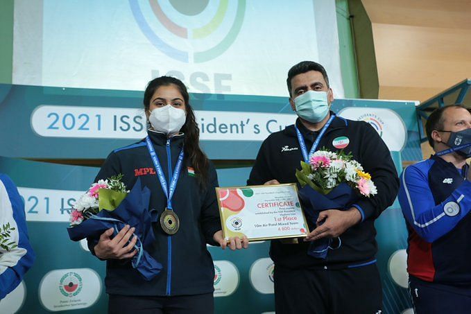 Manu Bhaker wins gold in 10m air pistol mixed event. (&copy;ISSF Twitter)