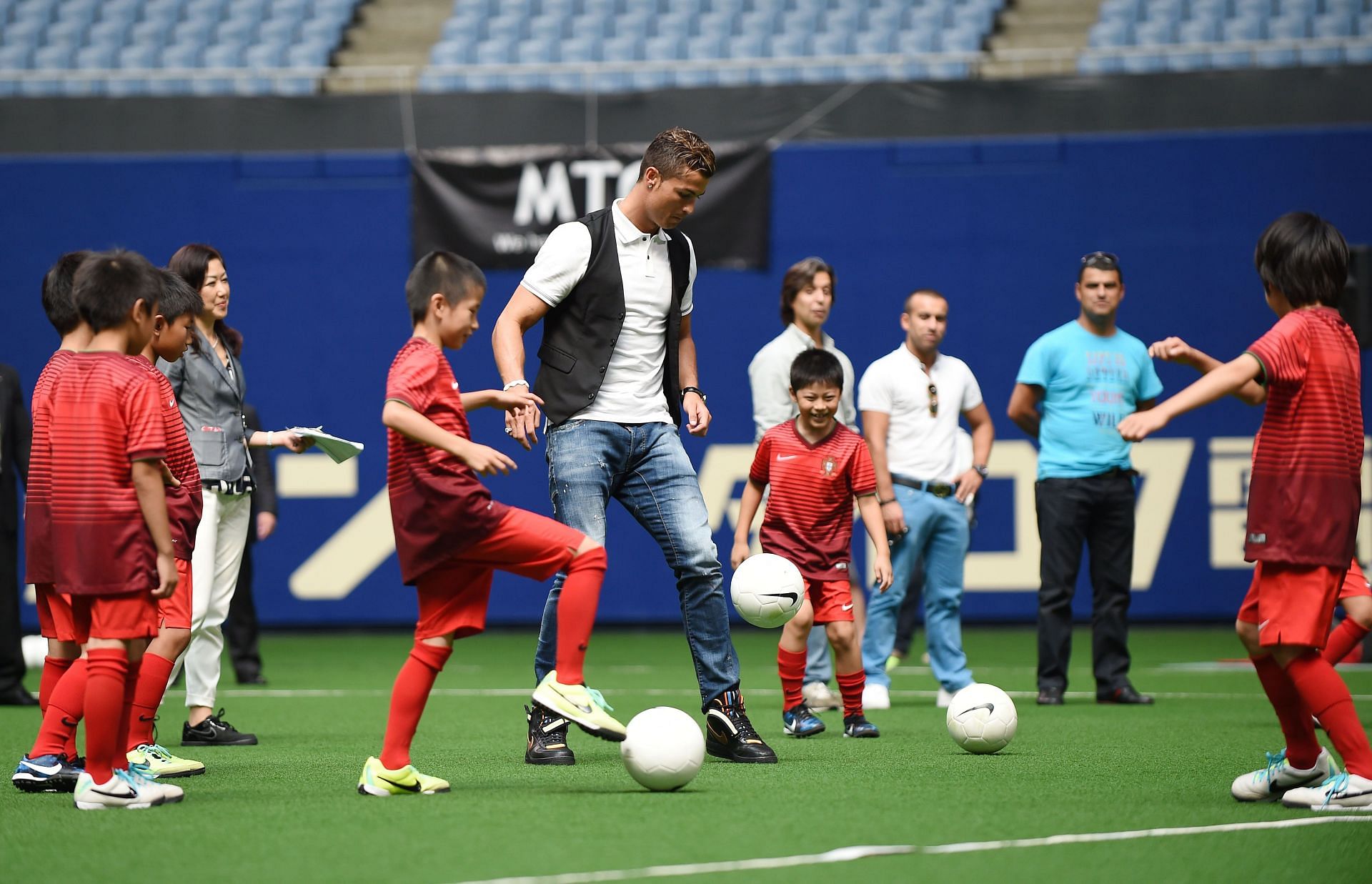 Cristiano Ronaldo Visits Nagoya
