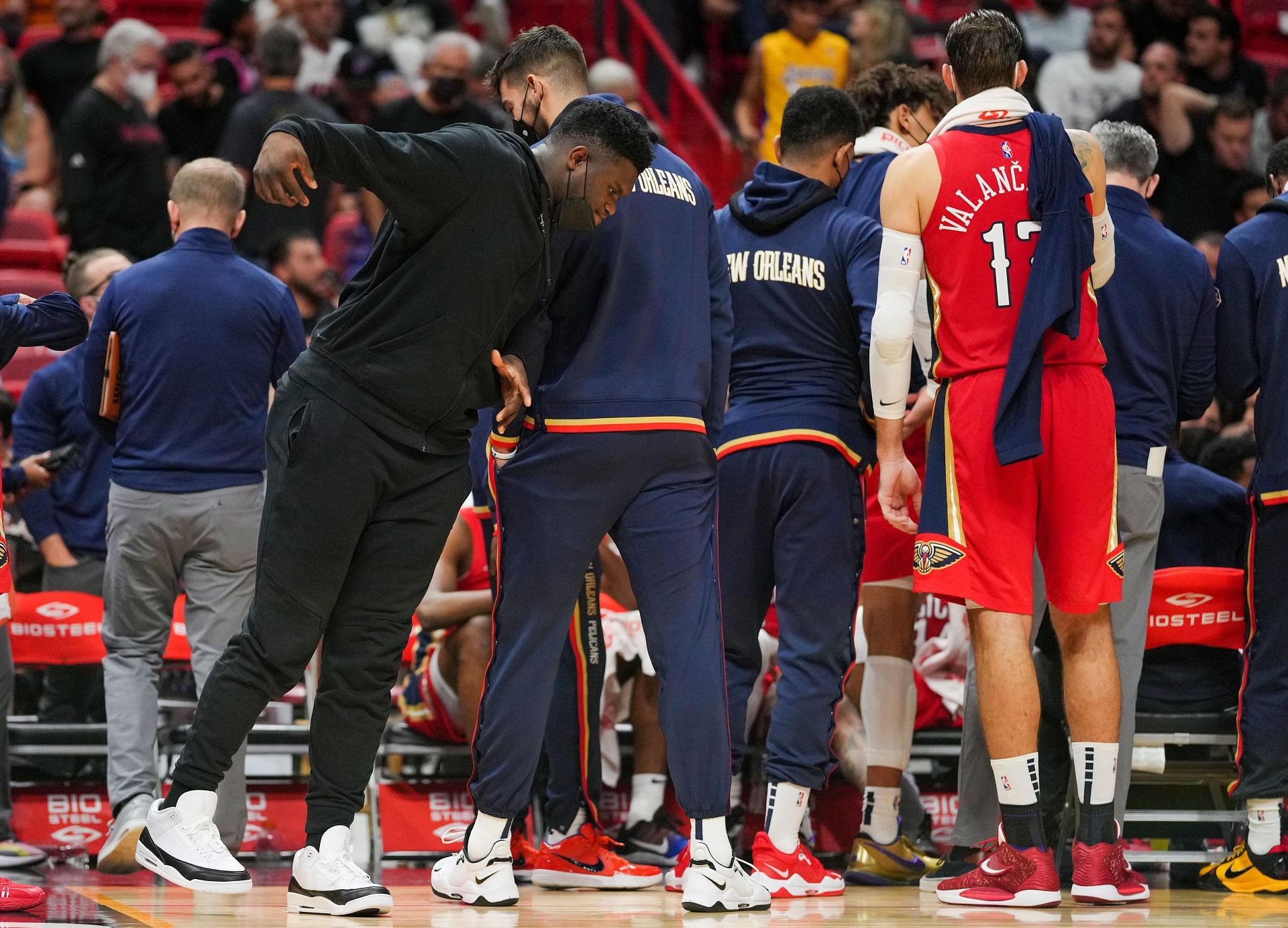 Zion Williamson with the rest of the New Orleans Pelicans during a timeout.