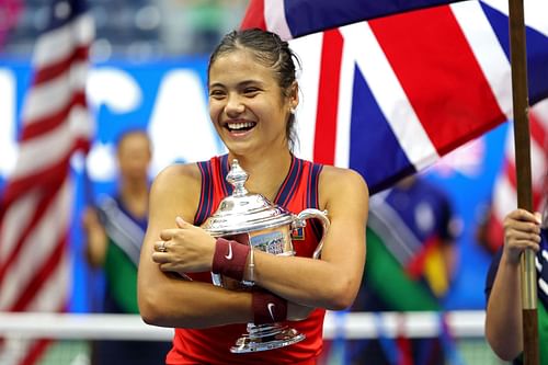 Emma Raducanu with her 2021 US Open trophy