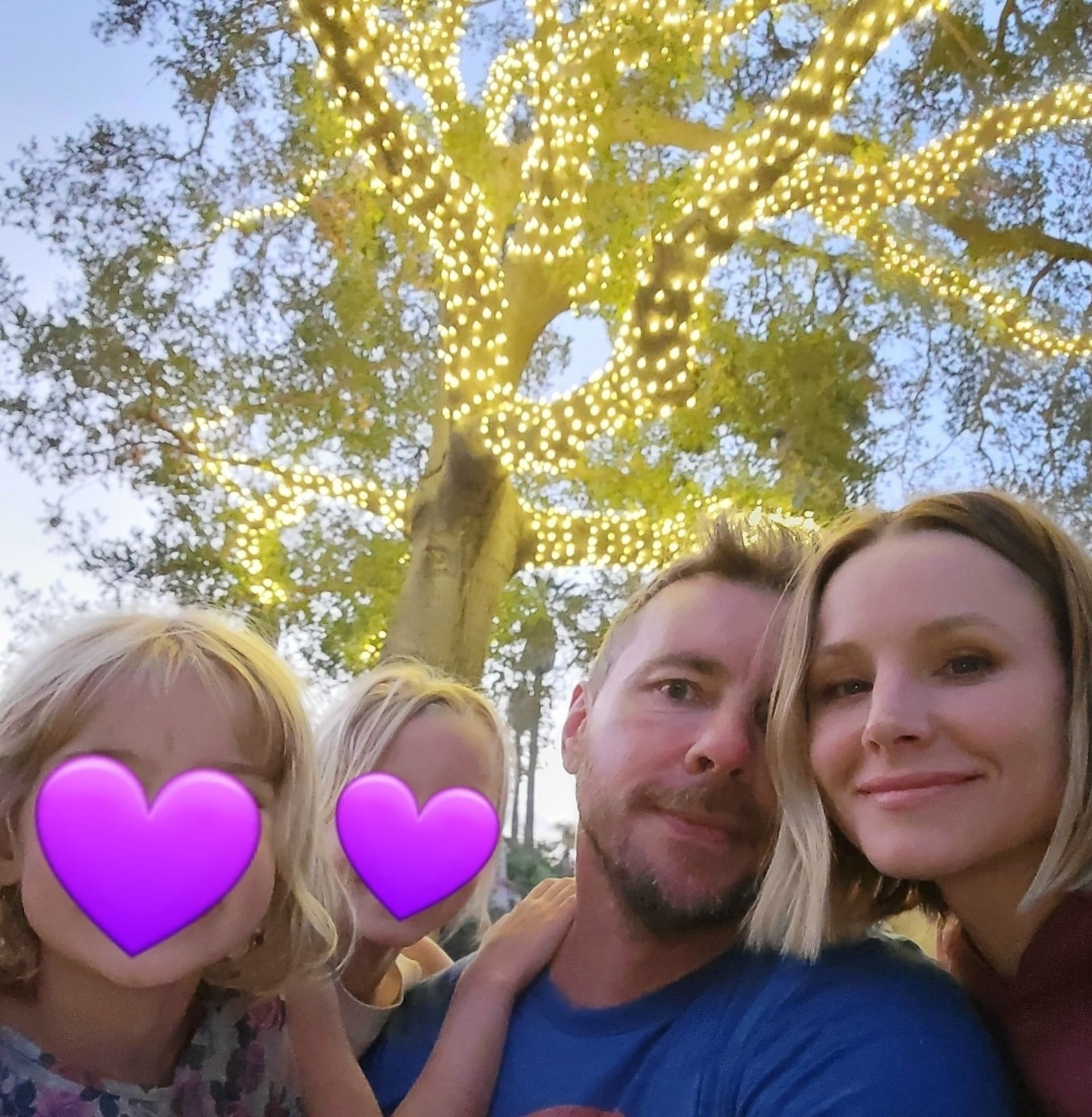 Kristen Bell and Dax Shepard with their daughters (Image via kristenanniebell/Instagram)