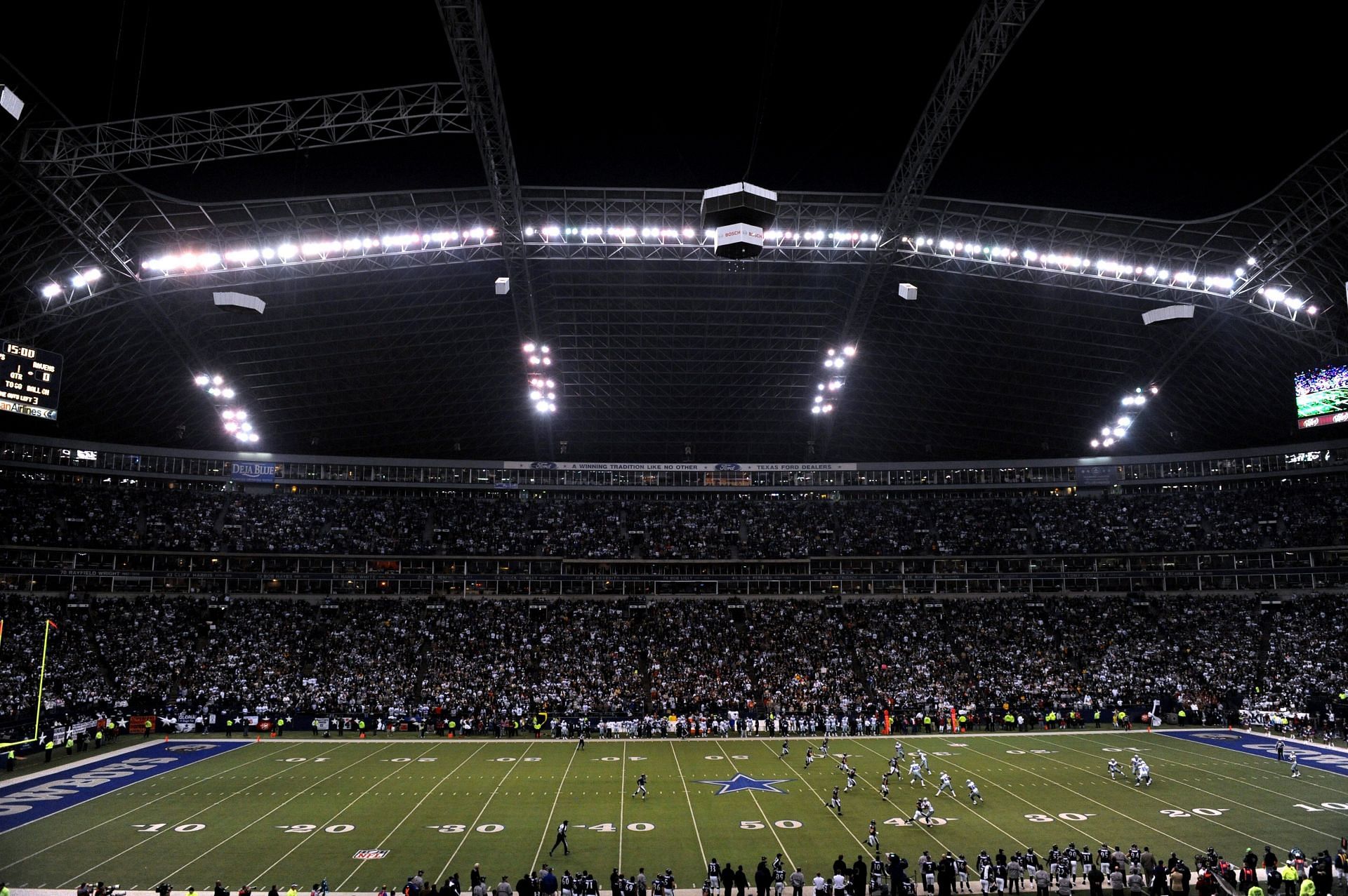 Texas Stadium, seen in 2008, was a common site for Thanksgiving classics (Photo: Getty)