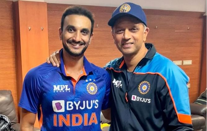 IND vs NZ: "How it started vs how it's going" - Harshal Patel shares pictures with Rahul Dravid