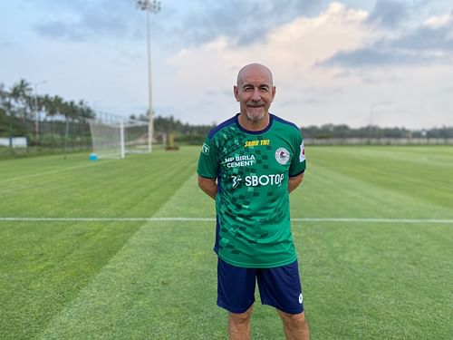 Antonio Lopez Habas is the only coach to win 2 ISL trophies. Image: ATK Mohun Bagan FC