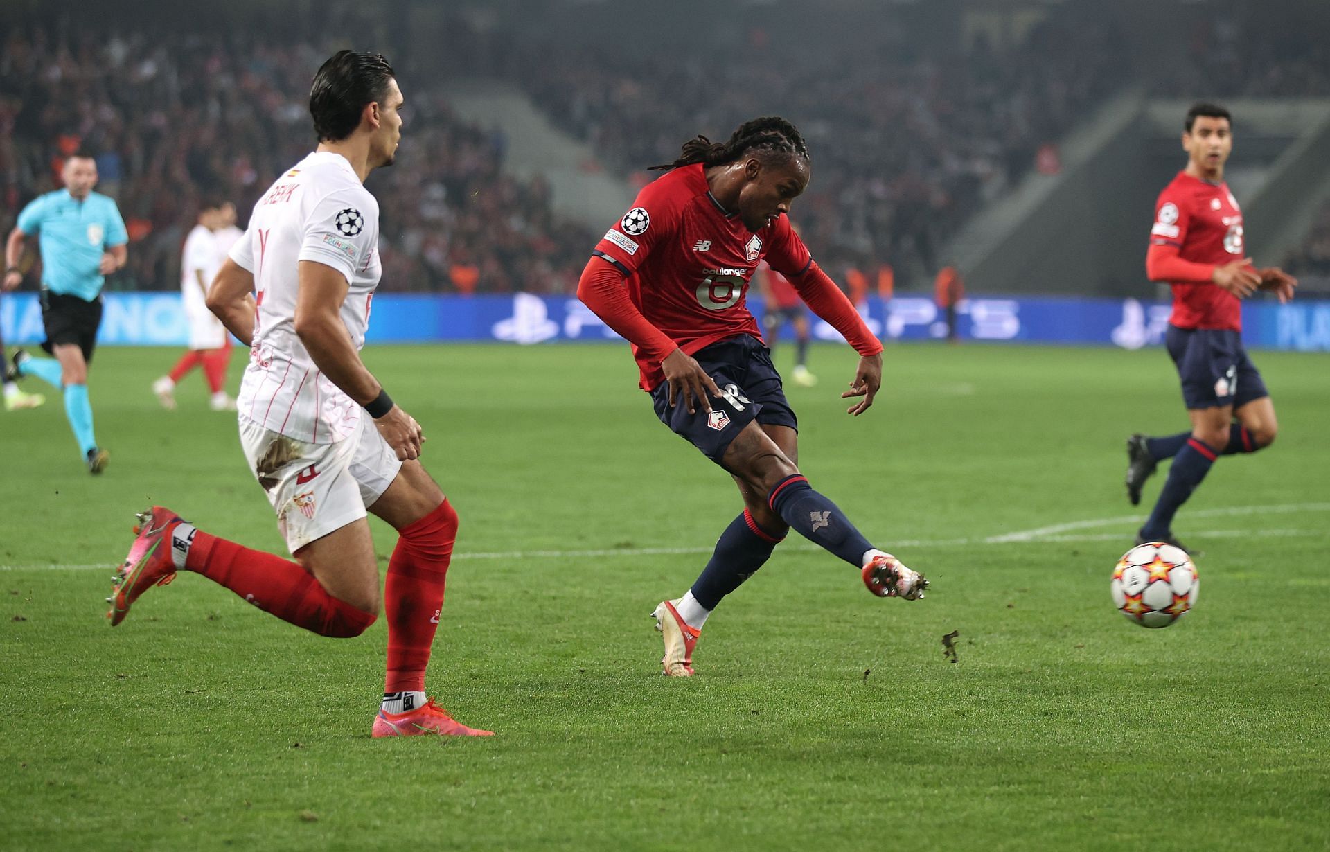 Manchester United have entered the race to sign Renato Sanches.