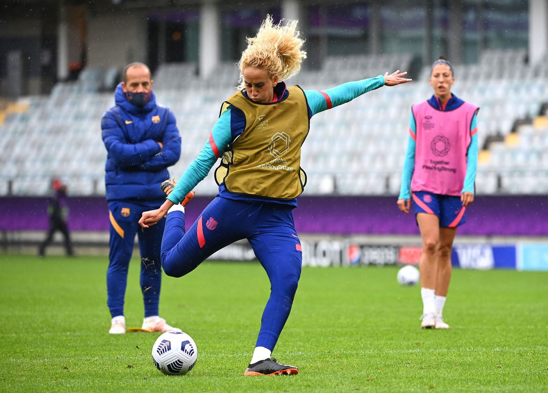 Kheira Hamraoui in practice for Barcelona