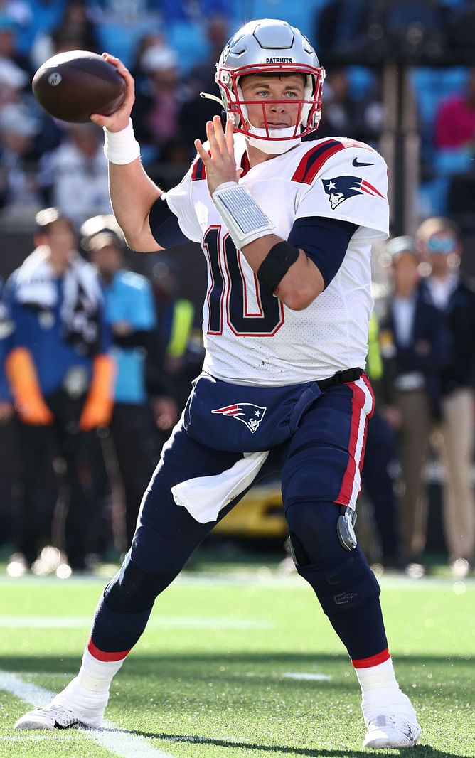 "Getting more from Mac Jones" - Kurt Warner feels rookie Patriots QB is better than Tom Brady in first year as starter