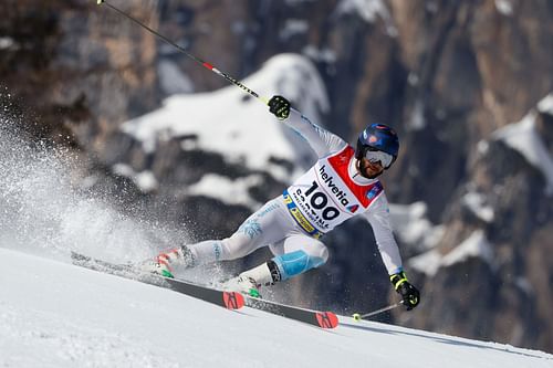  Alpine skier Arif Khan in action