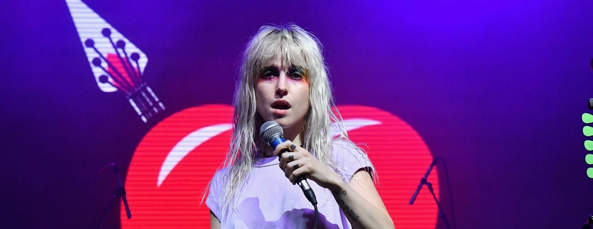 Hayley Williams issued lengthy public apology over GDY controversy (Image via Getty Images/Jeff Kravitz)