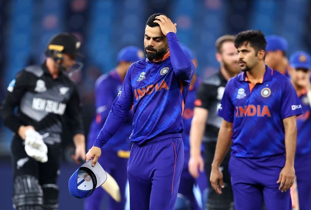 हार के बाद निराश भारतीय खिलाड़ी 