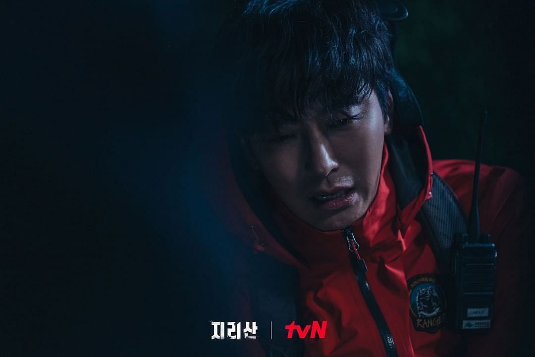 A still of Ju Ji Hoon in Jirisan (Image via tvn_drama/Instagram)