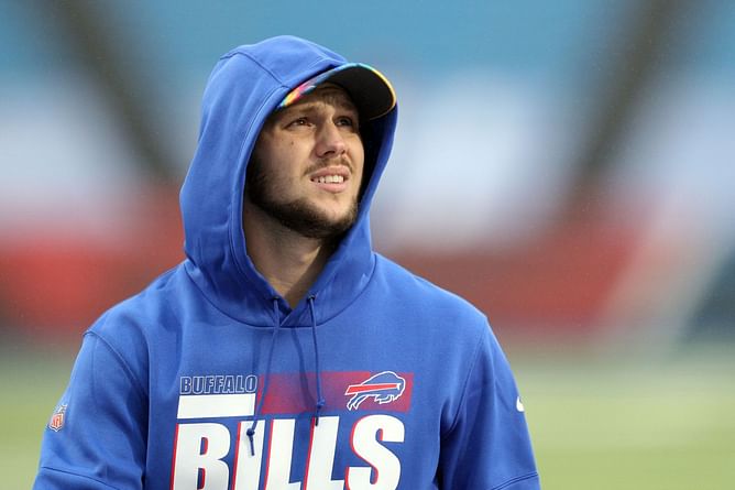 Manningcast curse so far: Tom Brady, Josh Allen among victims of Monday Night Football broadcast