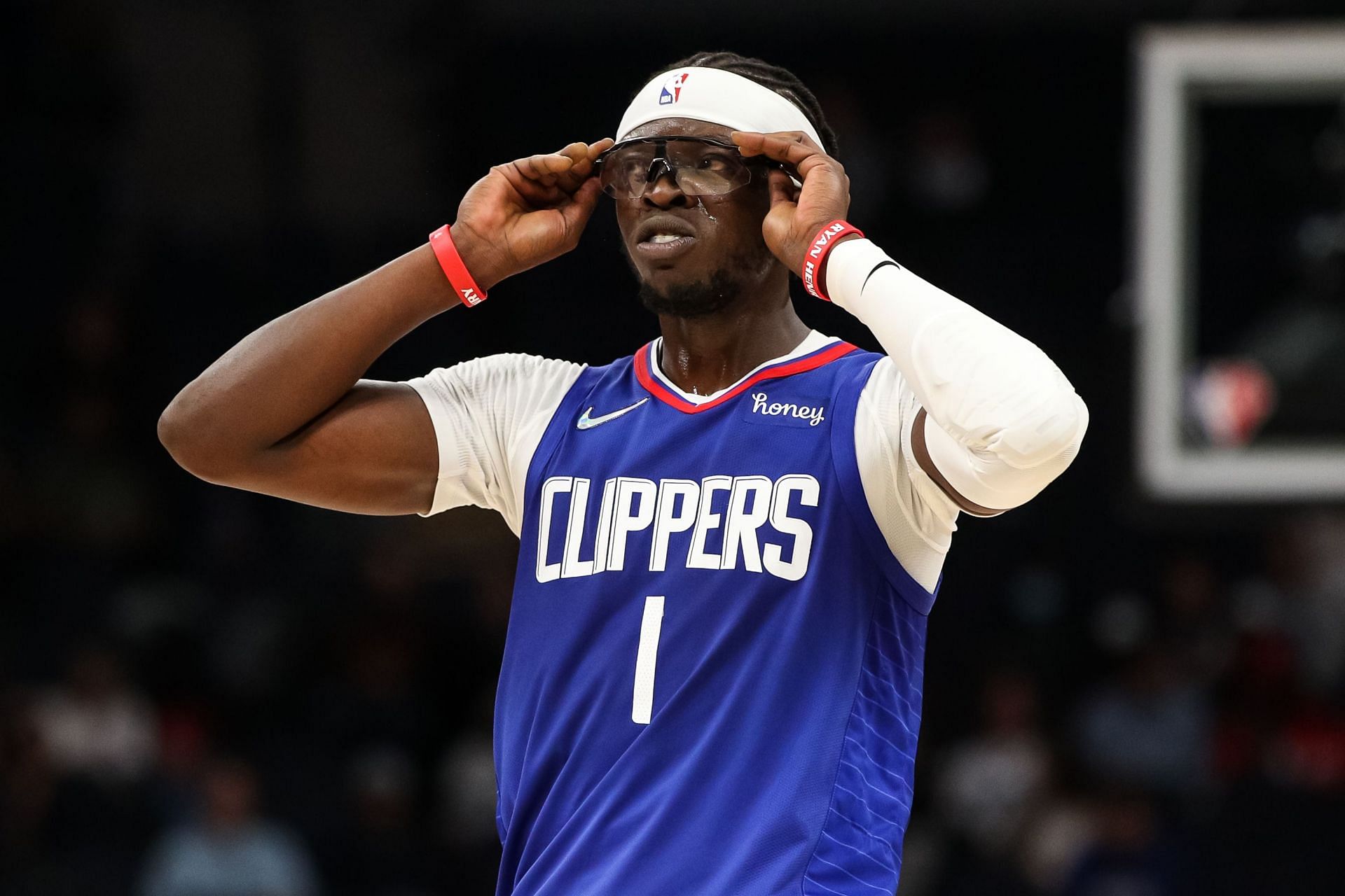 Reggie Jackson scored 22 points as the Los Angeles Clippers edged past Miami on Thursday
