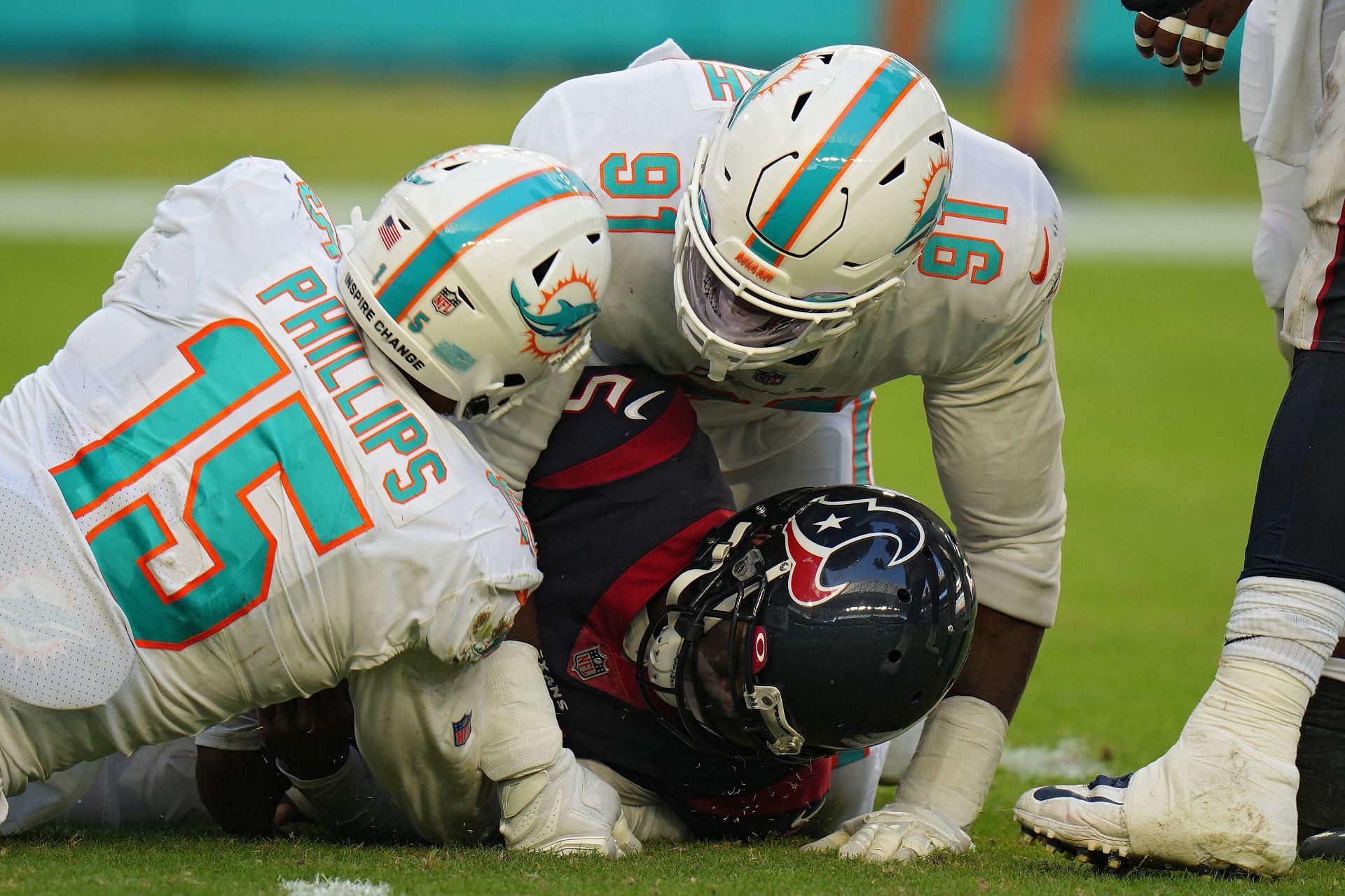 Texans quarterback Tyrod Taylor gets sacked during Sunday&#039;s loss in Miami (Photo: Getty)