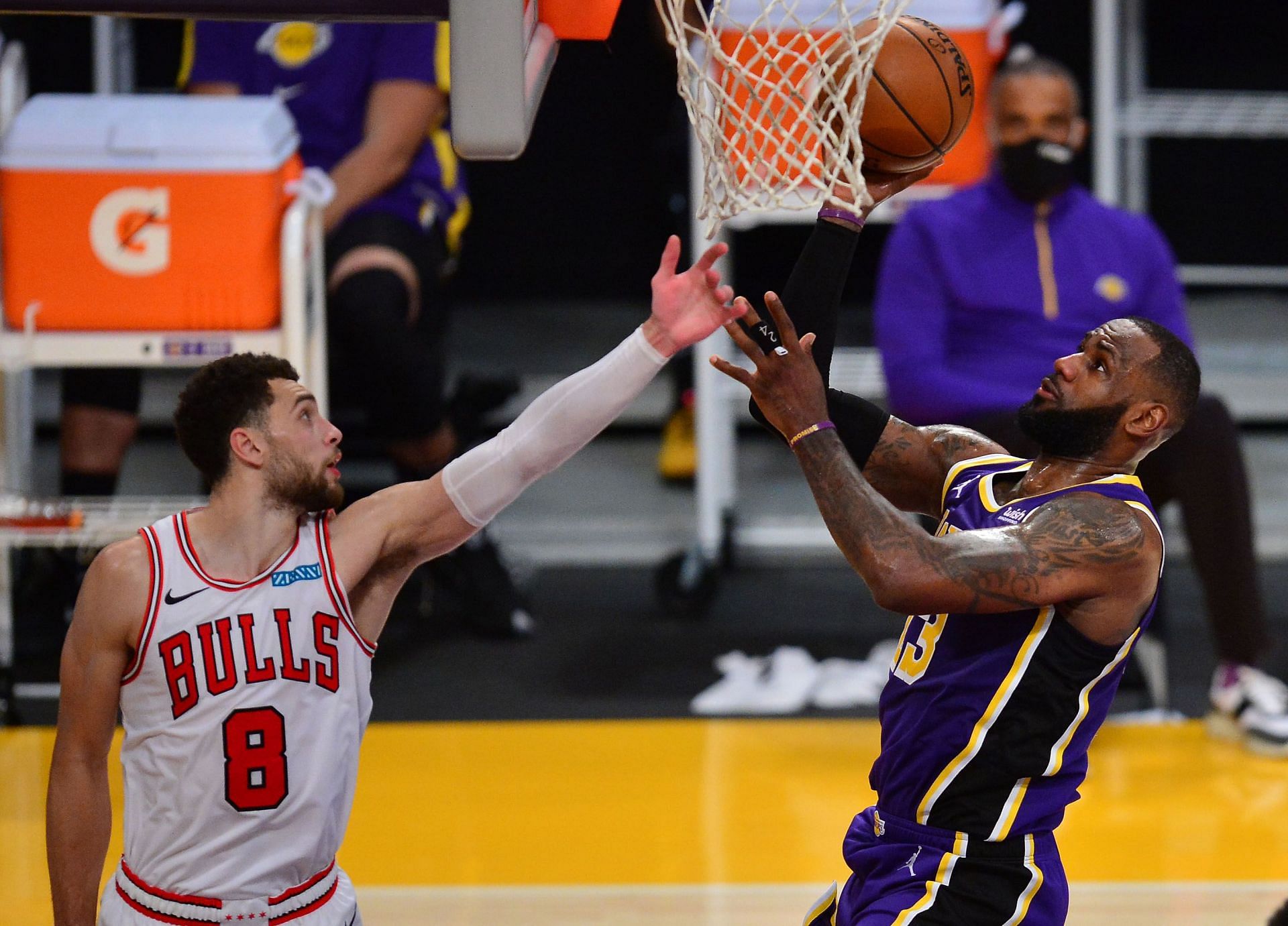 The Chicago Bulls are looking to sweep the visiting LA Lakers in their season series when they meet again on Sunday.