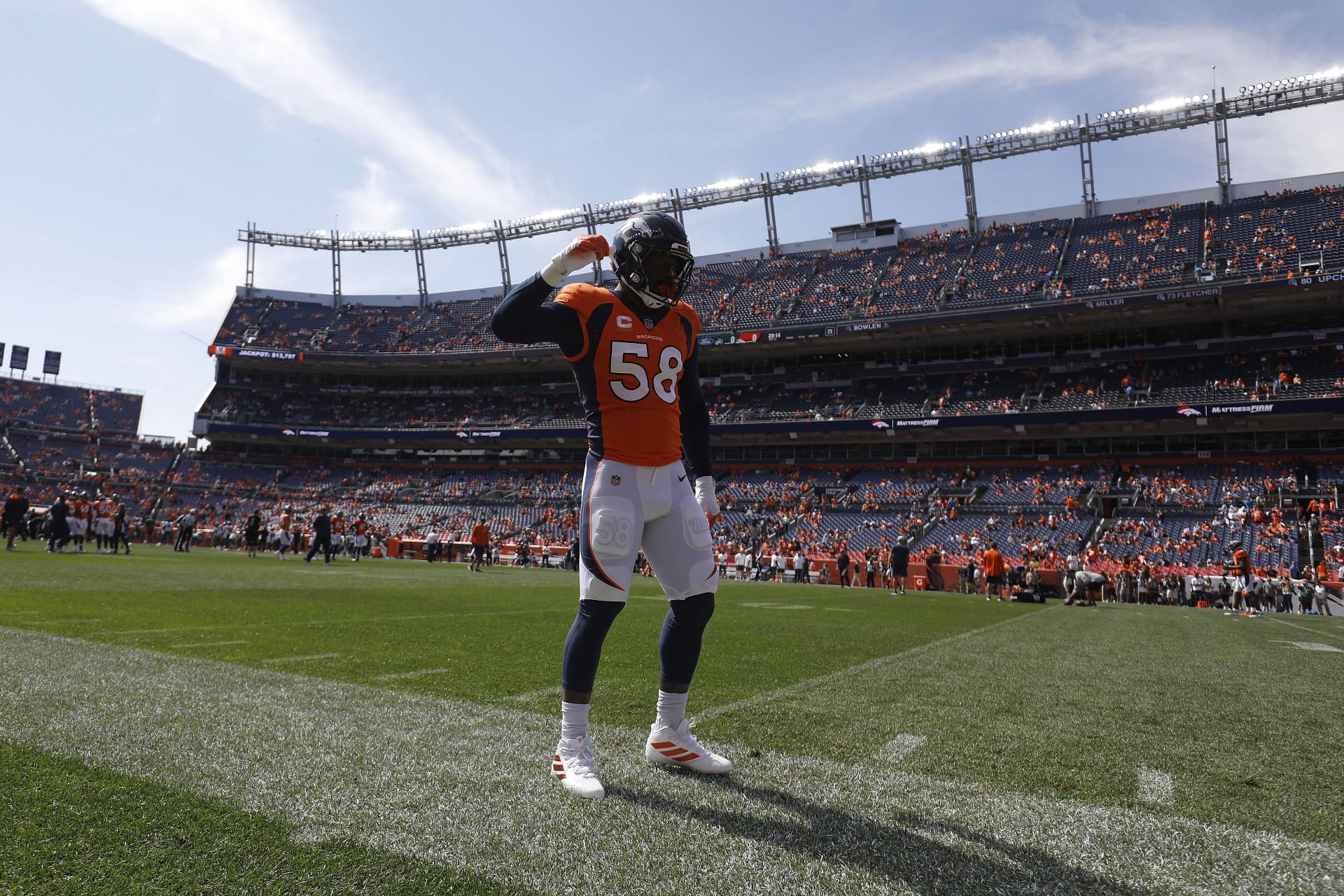 Watch: Von Miller finally gets first sack with Rams