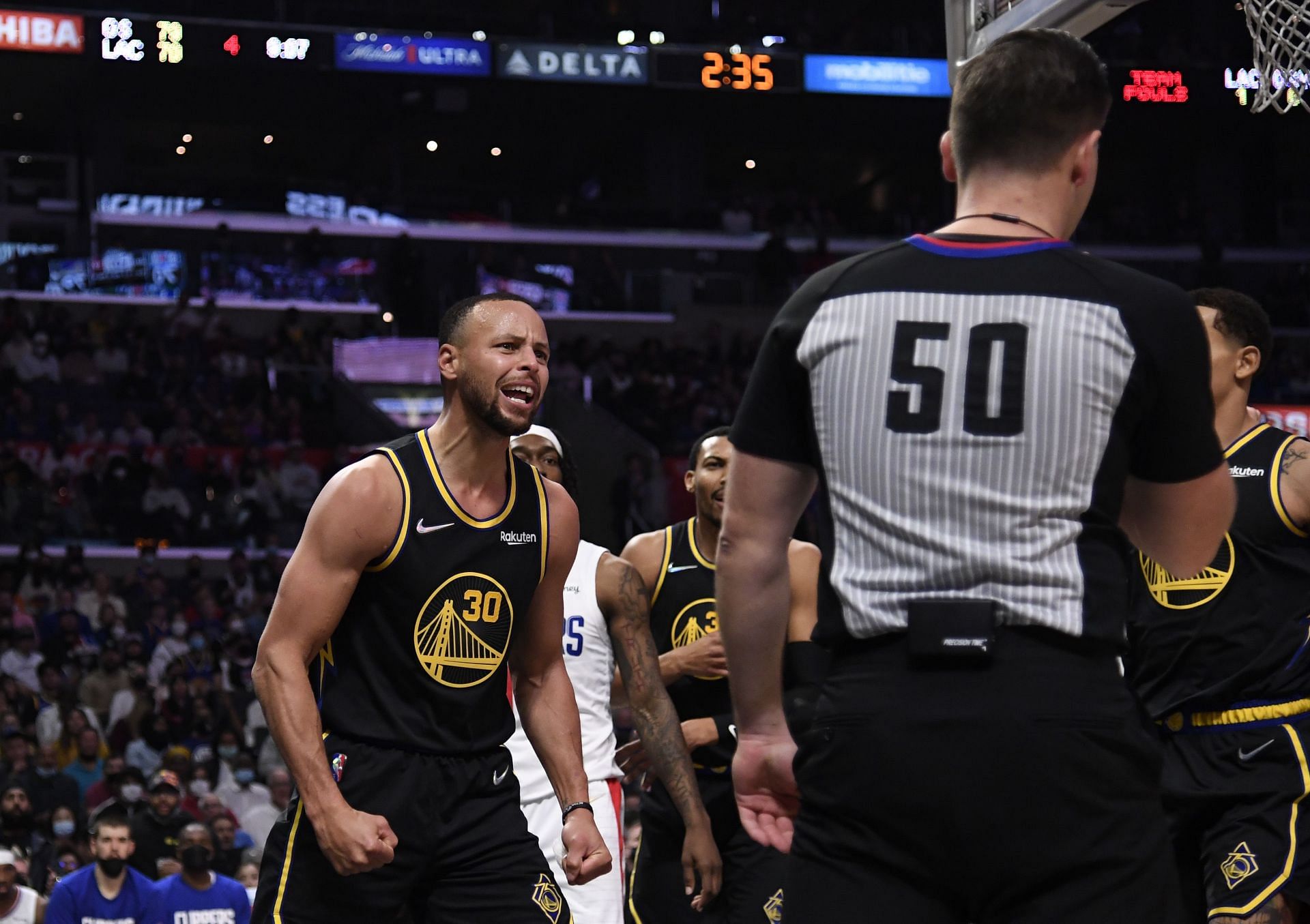 Stephen Curry gets angry at Gediminas Petraitis