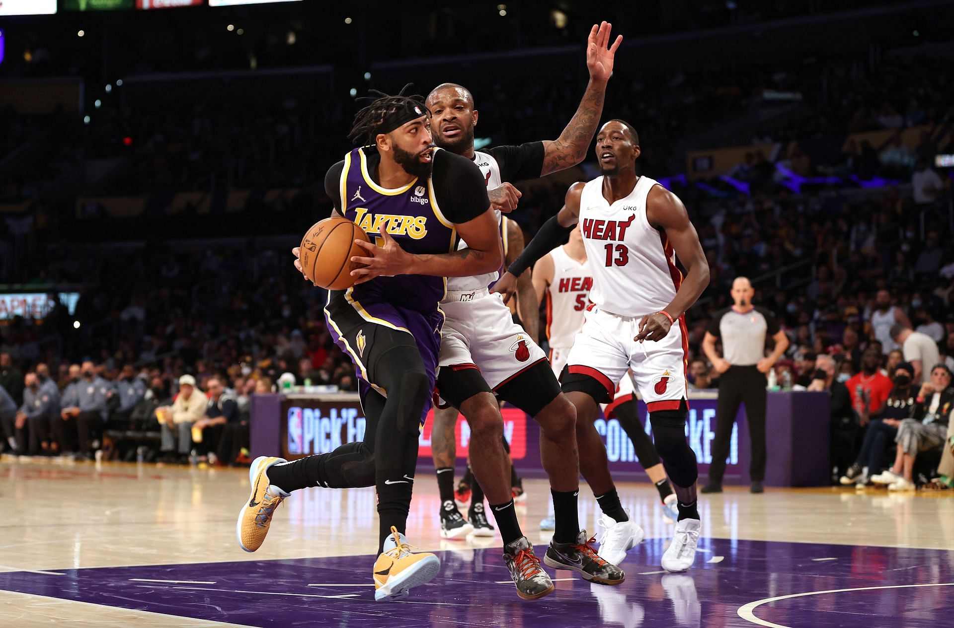 Los Angeles Lakers All-Star Anthony Davis driving to the rim with the ball